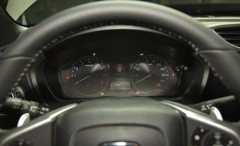 Cụm đồng hồ phía sau Honda BR-V 2023 dạng analog tích hợp màn hình đa thông tin 4.2 inch